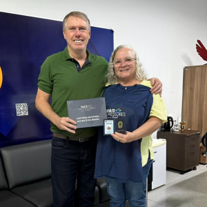 UFNT realiza entrega simbólica da primeira Carteira Nacional Docente e incentiva adesão de professores