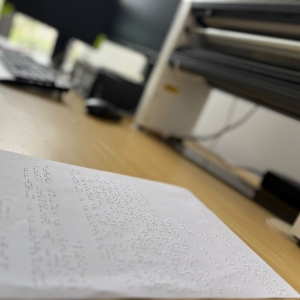 Serviço contínuo da UFNT promove inclusão com materiais em braile e recursos acessíveis