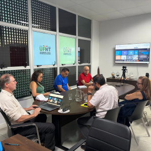 Gestão da UFNT discute participação da universidade em programas estratégicos do MEC