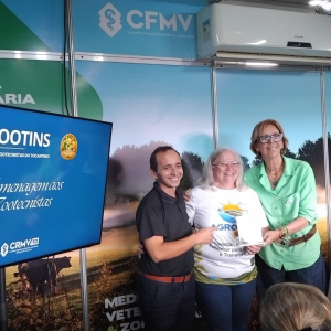 Professora da UFNT é homenageada durante o IX ZOOTINS na Agrotins 2026